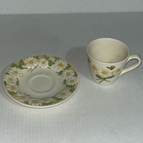 Vintage Metlox Poppytrail Sculptured Daisy Cup & Saucer Set - Picture 2 of 4